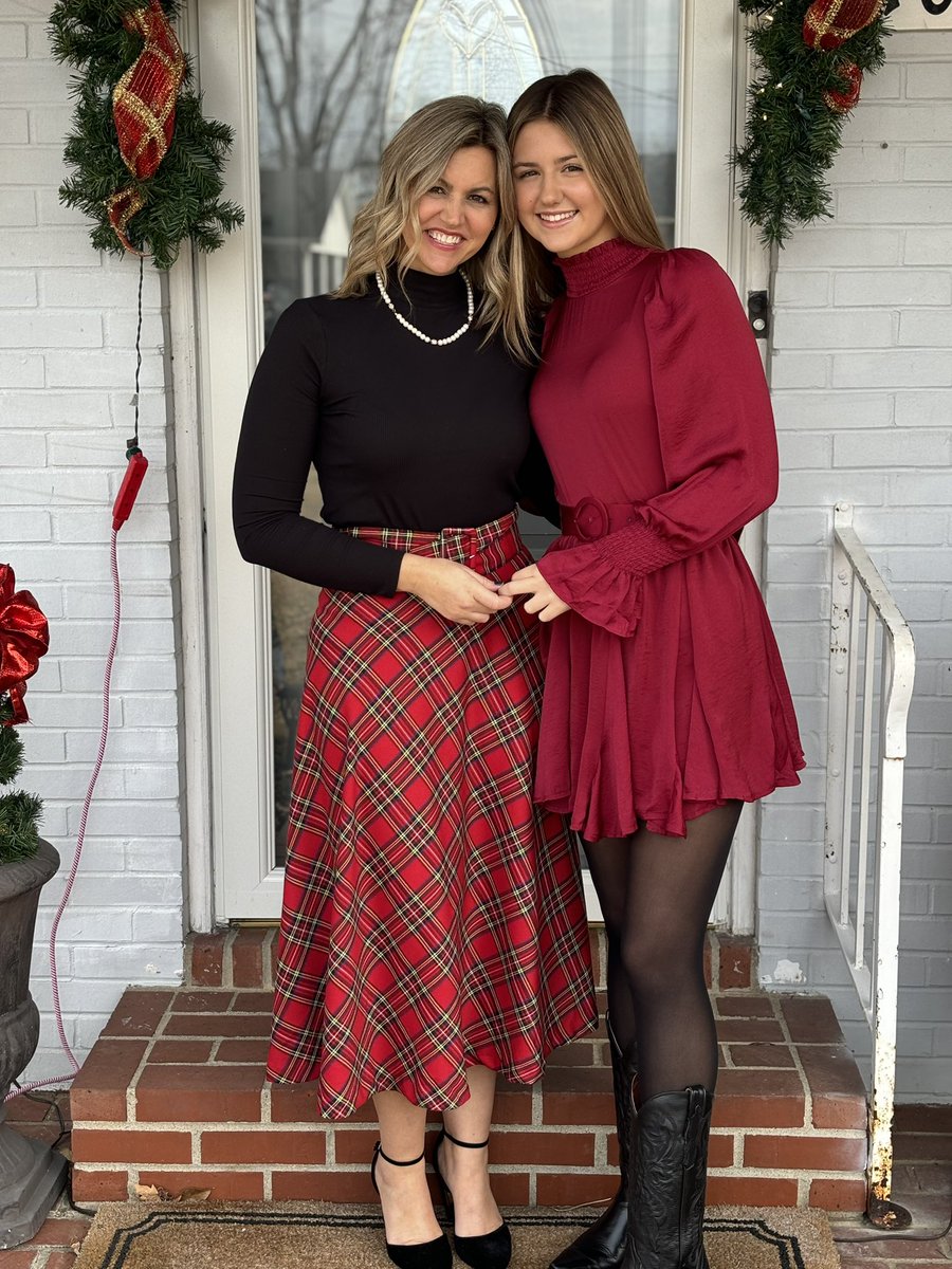 jacgraves1's tweet photo. Merry Christmas from me, Carsyn, and my mom’s earrings from 1992! ❤️🎄❤️ https://t.co/keyydgwO2X