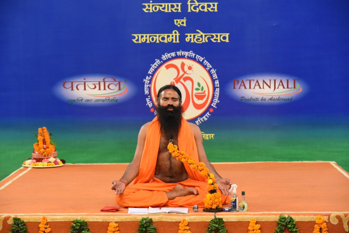 परम पूज्य स्वामी जी महाराज कभी भी अपना जन्मदिन नहीं मनाते तथा 25 या 26 दिसंबर को परम पूज्य स्वामी जी महाराज के भौतिक शरीर का जन्मदिन भी नही है अर्थात यह  तिथि भी सही नहीं है। भारतीय संत परंपरा में साधु, संत, सन्यासी के संन्यास दीक्षा दिवस को ही नया जन्म अर्थात जन्मदिवस माना जाता