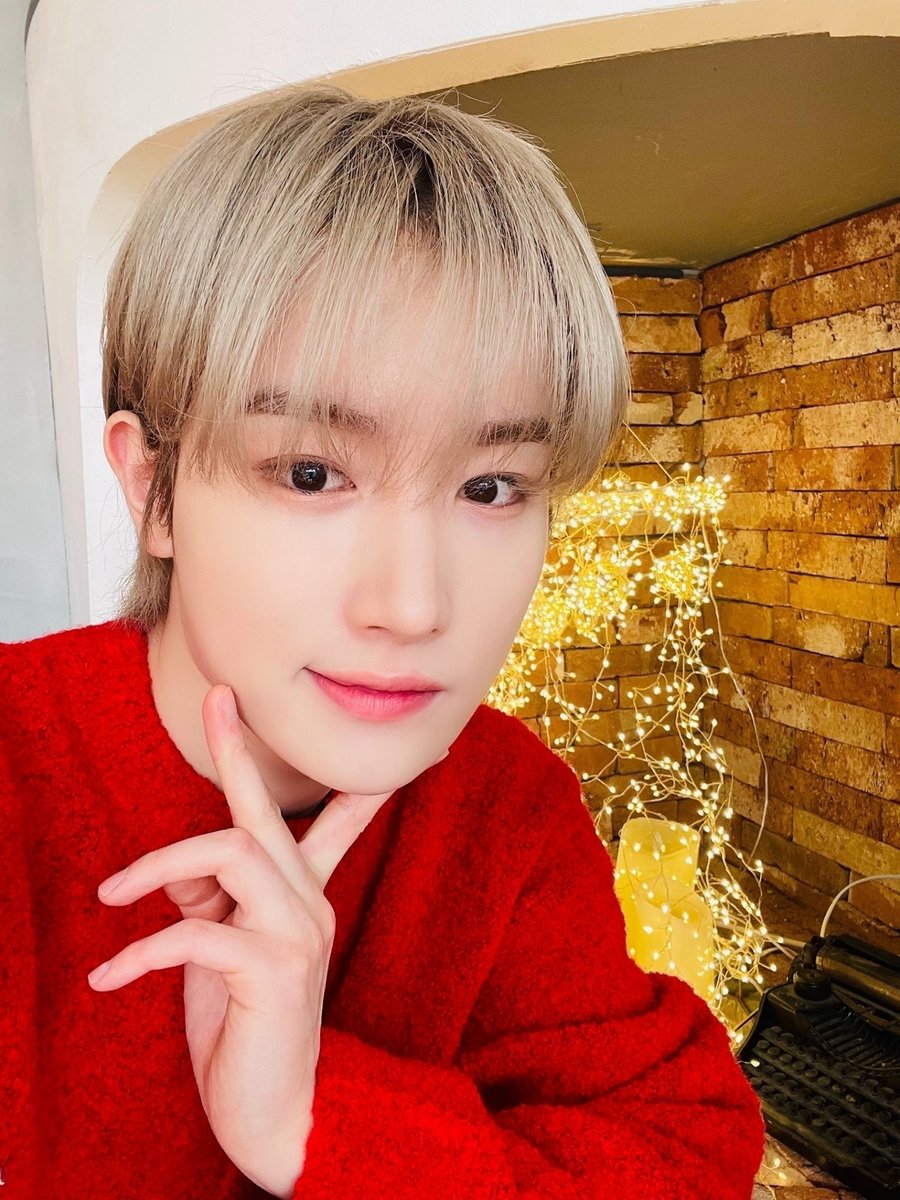 TPST_twt's tweet photo. [#혁] ❄️🎄Merry Christmas🎄❄️ ~~🤍🤍 https://t.co/1BlNMyRuyg
