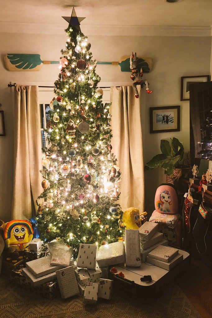 Castantine's tweet photo. Aaaaand I can go to bed! #SantaOut https://t.co/wog0QmorXF