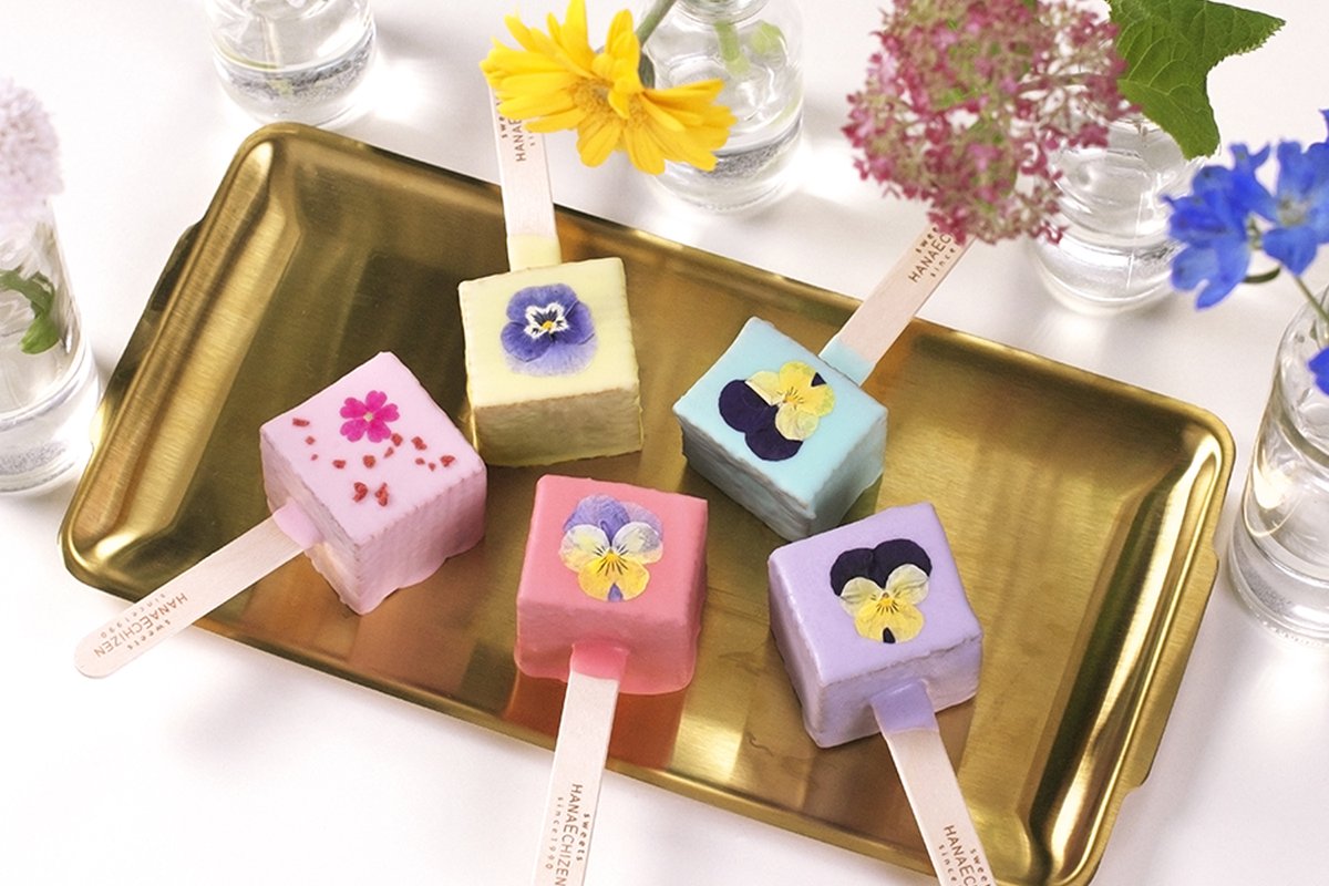 hanaechizen1's tweet image. ／
「トキメクWinter！Beauty＆Sweetsフェス」
　in 西武福井店
＼

明日12月26日から開催🎈

花えちぜんは人気の足羽三山をはじめ
羽二重サブレ、エディブルフラワーロリポップなど
人気スイーツを多数販売します🍩

ぜひお越しください☺️🎂✨

#福いいネ　#福井スイーツ