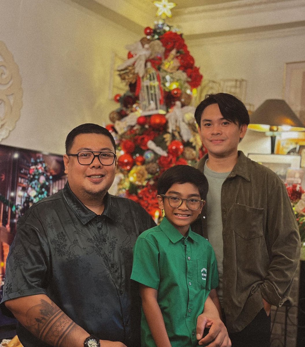CentPelare's tweet photo. Merry Christmas everyone! 🫶🏻✨🌲 https://t.co/KGTQ2G3sQD