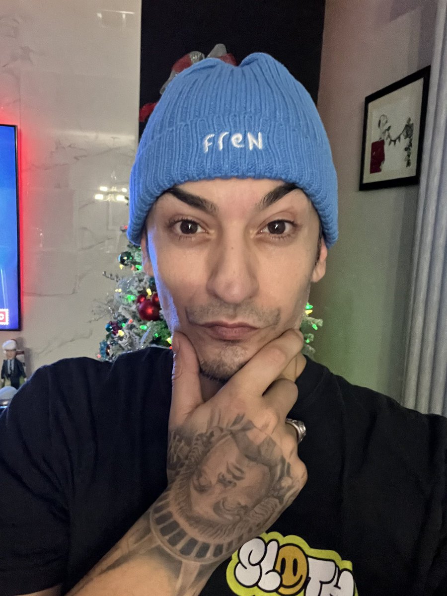 ALPHAisFREE's tweet photo. My brother gets me 
the best Christmas gifts 🎁

He got me a @alienfrens 
Beanie from the alien frens 
merch store website 
🖖🏽(⋮ _ ⋮)

&amp; @pudgypenguins toys !
LFGGGGGGGG 

tysm bro @Chris_piteo 
love you 
to the moon &amp; back 🚀🌕 https://t.co/MDb6CV5pST