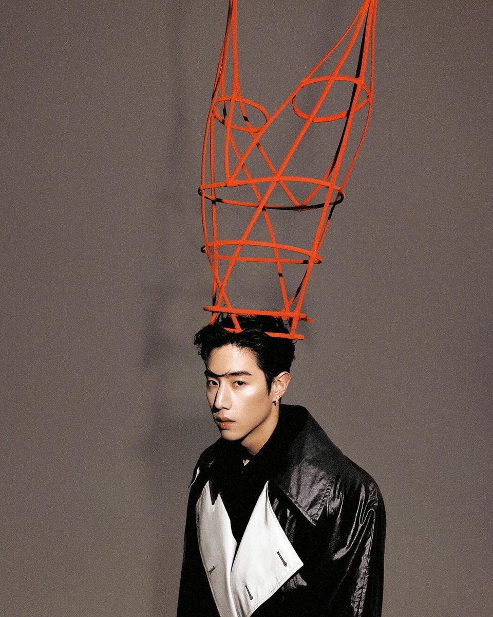 gwen_makeup's tweet photo. @thelateralschina
 Unwrapping the holiday spirit with @marktuan 

 Head of Production: Lennie Lu 
 Creative Producer: @tiffanyfung_
 Producer: @sawuo_
 Photography: @poyenchenz
 Creative Styling: @yiiooi
 Editor: Cage
 Makeup: @gwenmakeup
 Hair: @pita_tanon88 https://t.co/LJN0I5hDVj
