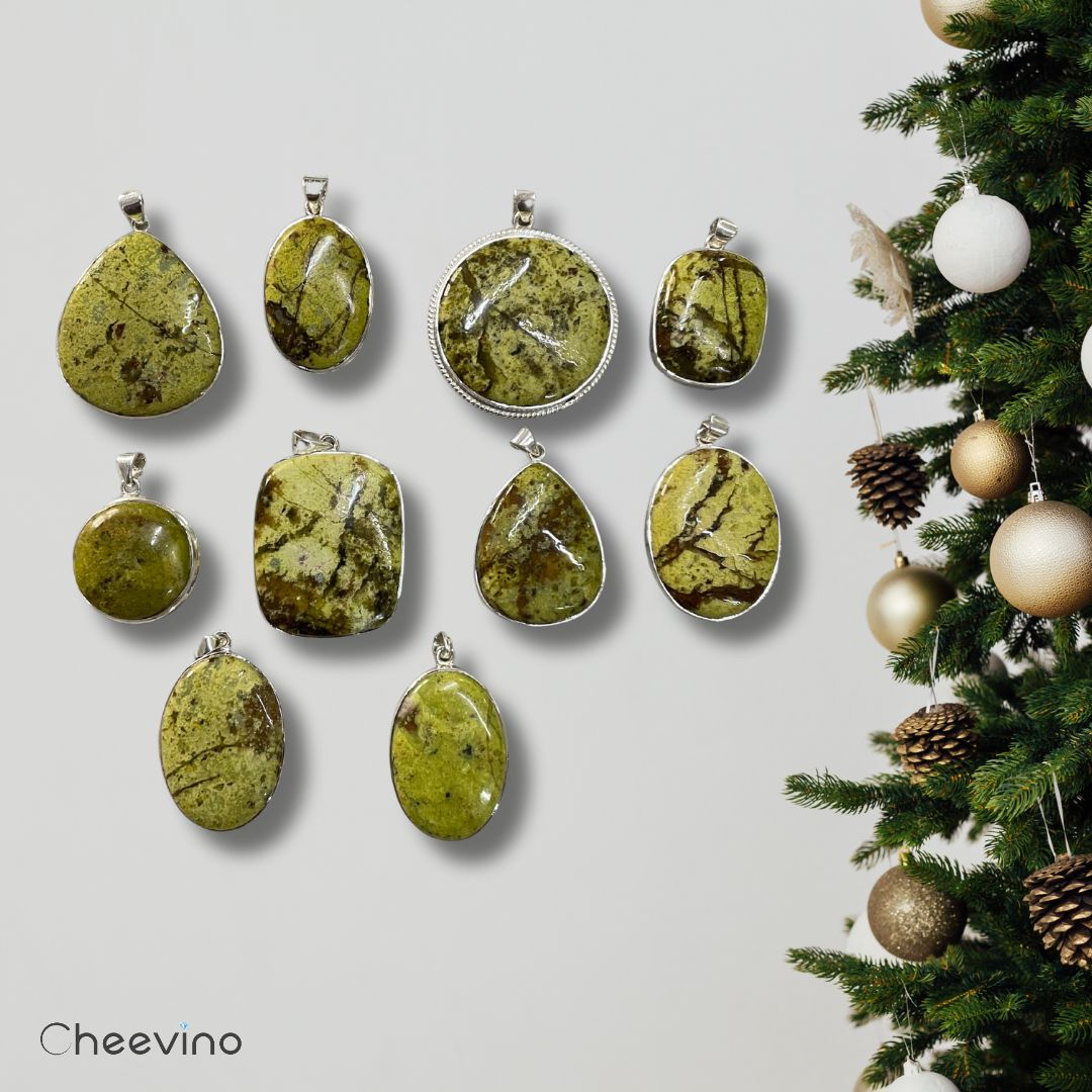 Capture the spirit of the season with our Christmas-inspired pendant collection.
#cheevino #stones #gemstones #crystalshop #jewelrymanufacturer #jewelrycollection #wholesalejewellery #gemsforsale #easternregion #madeinindia #christmascollection #moonandback #wholesale925jewelry