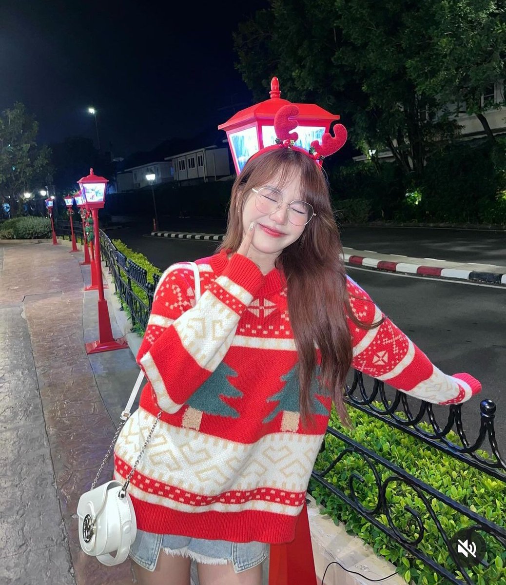 Chúc cả nhà X Noel vui vẻ nha.
Mọi điều tốt đẹp sẽ đến với m.n😉
Hôm nay cuối tuần mà trúng Noel nữa vậy m.n định đi đâu chơi ạ😍🤔