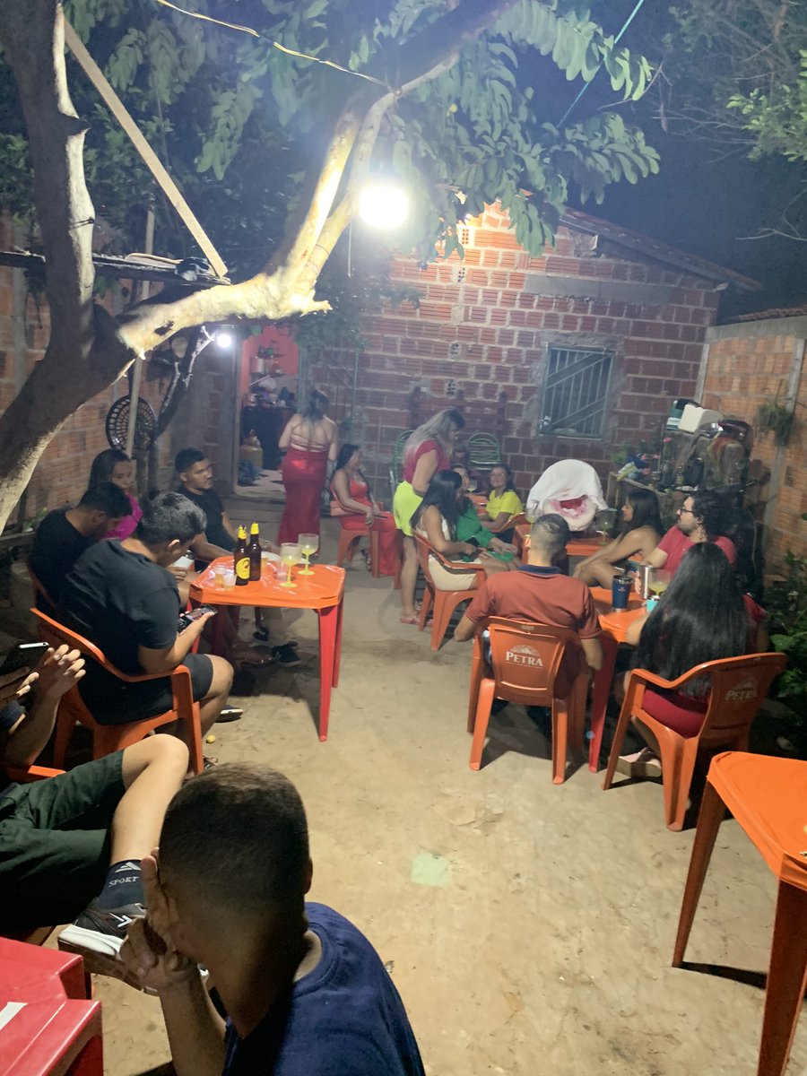 moismouraa's tweet photo. Fizemos um bar no quintal, jurooo https://t.co/6mzixdqv8B