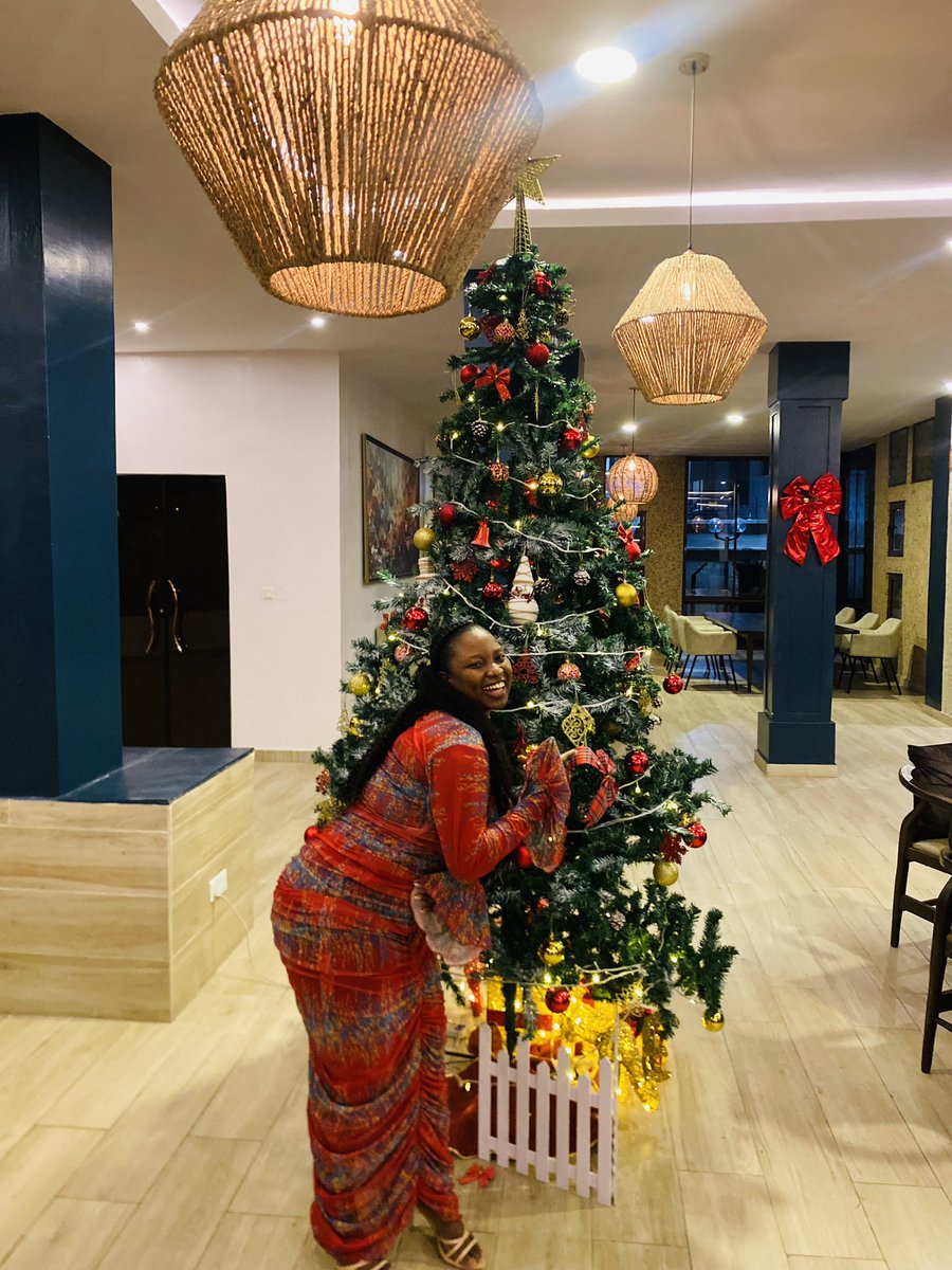 Gbemiglad's tweet photo. Merry Christmas to you and yours 🎄🎁 https://t.co/LzxZWLwvV2