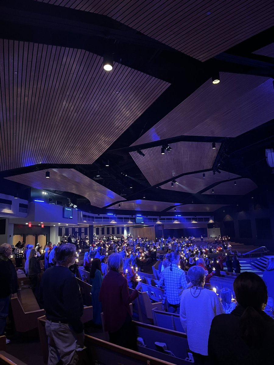 rodneysjulian's tweet photo. @howertonjosh Christmas in Vegas at shadow hills church! https://t.co/JJ7IEJJ7eV