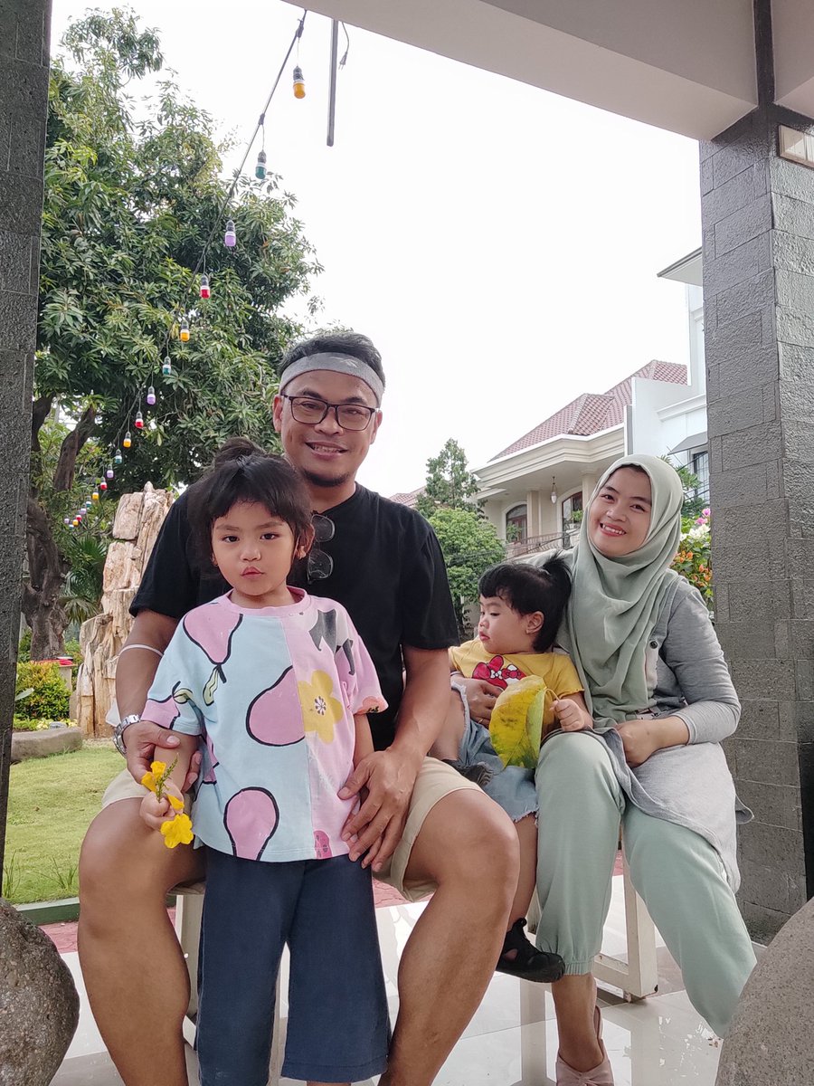 RudiSyukur's tweet photo. Happy holiday everyone 💕 https://t.co/oVV8Ozf9dL