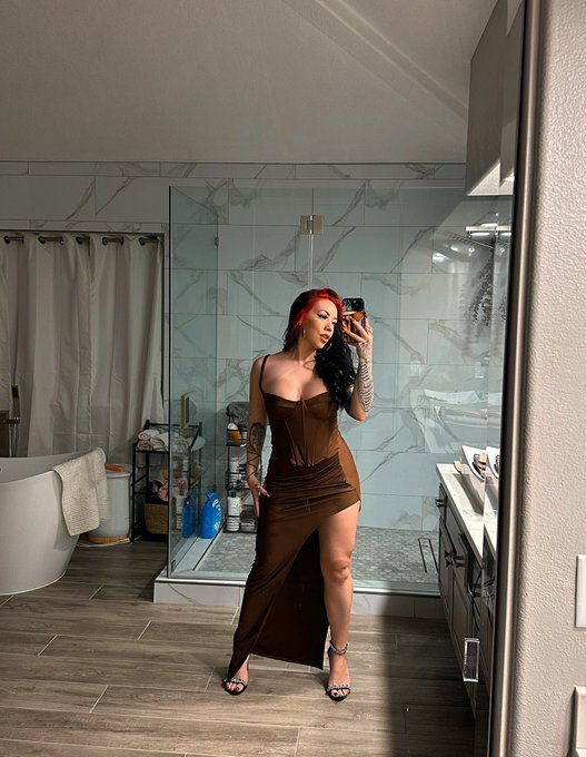 Merry Christmas Eve 🎄🤎 https://t.co/FlBRPwyc9t
