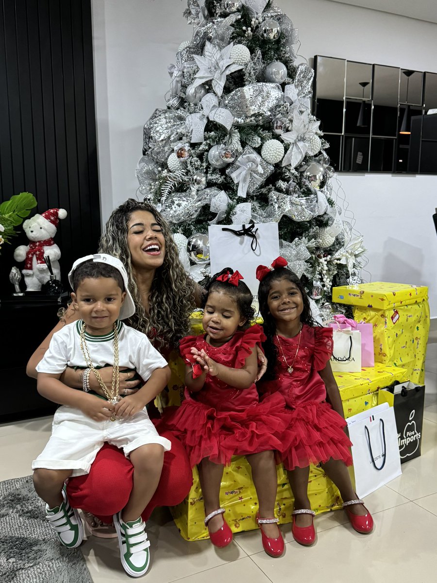 Eu sou tão feliz, tão grata…❤️ meu alicerce, tudo que eu tenho! JML