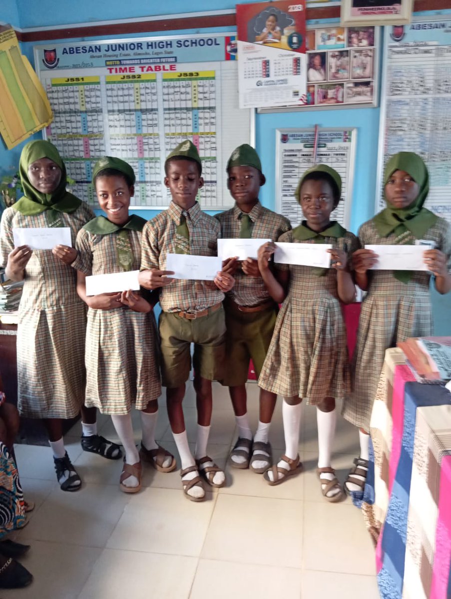 hrfngo's tweet photo. During 45th Anniversary of Abesan Senior High School on Wednesday 8th November 2023; Faras Charitable Foundation in collaboration with Hope Restored Initiative and Finpolnomics gave monetary gifts to the students of the school who participated in the debateand quiz competition https://t.co/aGjtmM5Z3Z