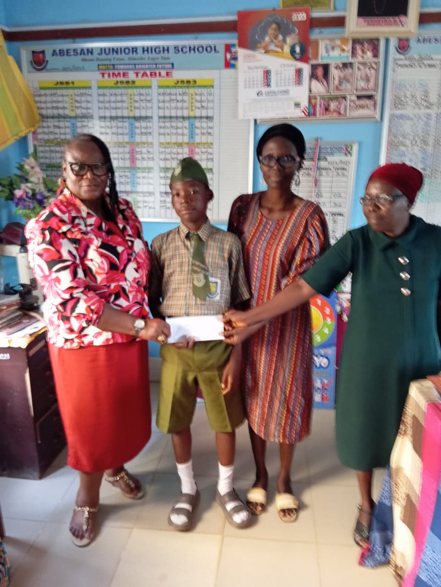 During 45th Anniversary of Abesan Senior High School on Wednesday 8th November 2023; Faras Charitable Foundation in collaboration with Hope Restored Initiative and Finpolnomics gave monetary gifts to the students of the school who participated in the debateand quiz competition