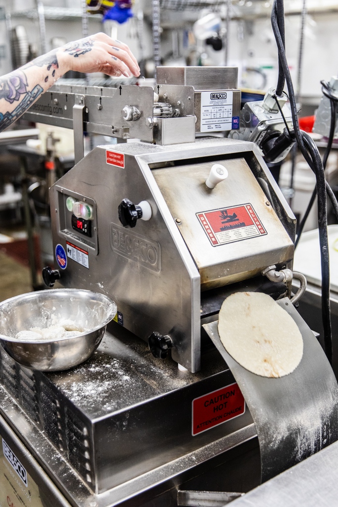 Would you rather have santa slide down the chimney or a 12-pack of our house-made tortillas? 🤣

HAVE A WONDERFUL XMAS EVE!