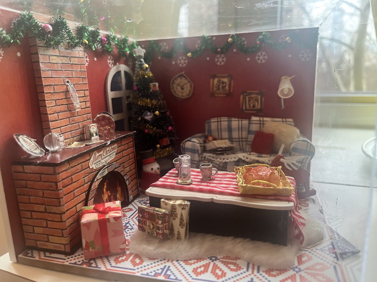 jkmontclare's tweet photo. Thanks to @MontclareLabs @JonasunSun, Kid 1 made this Christmas house model in time for the holidays 🎄! Merry Christmas to all & to all a goodnight! 🤶🏻#secretsanta #diy #christmas #minihouse https://t.co/iM0c7PVJKK