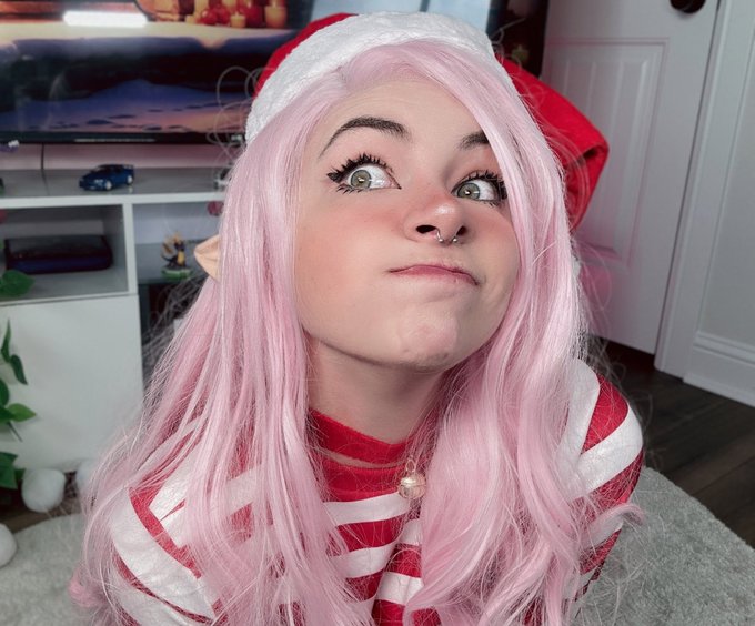 idk what I'm gonna leave for Santa.. dad still hasn't come back with the milk https://t.co/RlSSu5Min