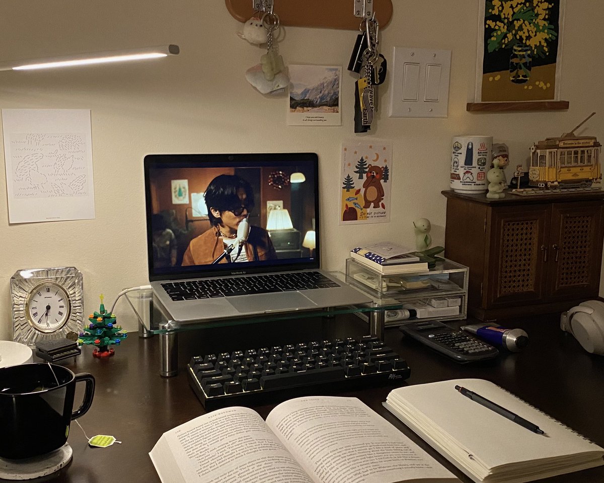 dawninadan's tweet photo. book journaling https://t.co/LjLb4qGiHA