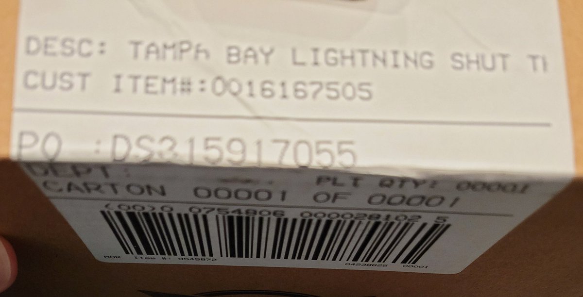 BoltsBuff's tweet photo. @Fanatics ordered a shut the box game in the tampa bay lightning theme as a xmas gift and it came BLANK. Thanks a lot. https://t.co/thNSK9kxng