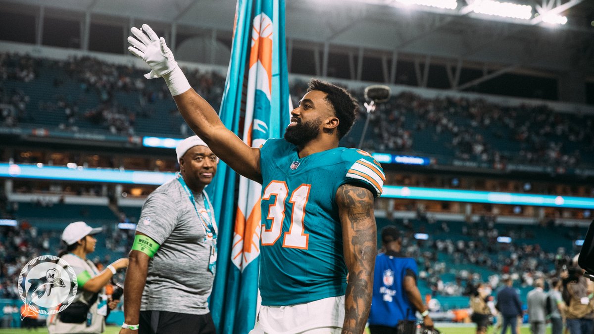 MiamiDolphins's tweet image. Hands up if you got the DUB! 🙌

#ProBowlVote + @Tua 
#ProBowlVote + @zachsieler 
#ProBowlVote + @RMos_8Ball 
#ProBowlVote + @HNYNUT_BERRIOS