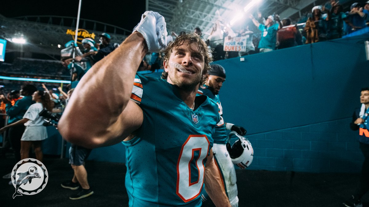 MiamiDolphins's tweet image. Hands up if you got the DUB! 🙌

#ProBowlVote + @Tua 
#ProBowlVote + @zachsieler 
#ProBowlVote + @RMos_8Ball 
#ProBowlVote + @HNYNUT_BERRIOS