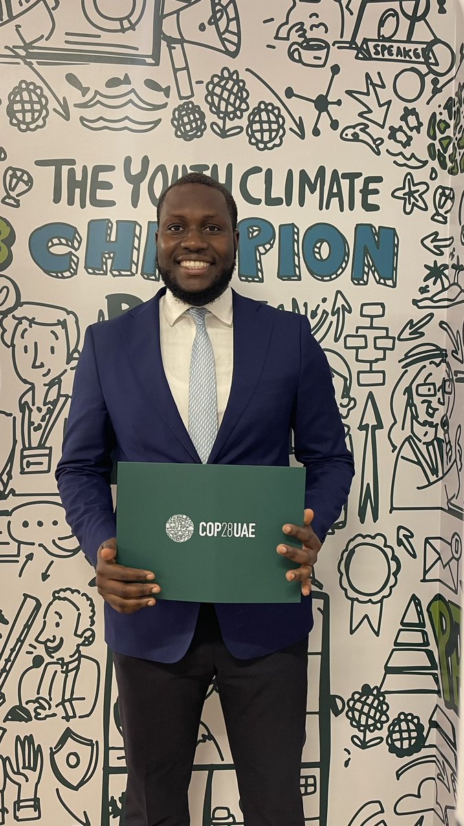 BasseAndUp's tweet photo. 6 mois de formation intense avec @UNFCCC, @COP28_UAE et @youngo_unfccc, étant le seul sénégalais sélectionné dans le monde, dans le cadre du programme des jeunes délégués pour le climat #IYCDP.

Je partage avec vous cette réussite.
Al hamdoulilah 🙏🏾
🇸🇳✊🏻🙌
#COP28
#YouthClimate https://t.co/AwSlEUuKBR