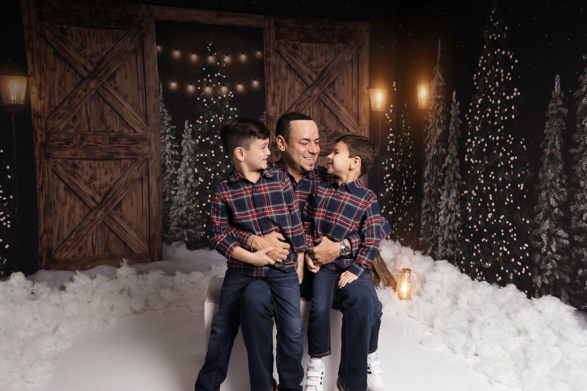 Nuestros mayores deseos en esta navidad es que en sus casas reine la felicidad y que el nacimiento del niño Jesús los llene de bendiciones! 

Les desea la Fam. Otero Pabón 🥂🍾🎄🎅🙏🏻

#feliznavidad