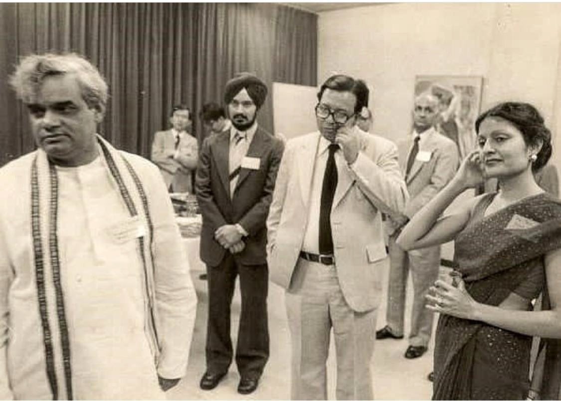HardeepSPuri's tweet photo. कर्तव्य के पुनीत पथ को
हमने स्वेद से सींचा है,
कभी-कभी अपने अश्रु और -
प्राणों का अर्ध्य भी दिया है।

किंतु, अपनी ध्येय-यात्रा में -
हम कभी रुके नहीं हैं।
किसी चुनौती के सम्मुख
कभी झुके नहीं हैं।

I pay tribute to one of India’s most towering political stalwarts, the widely admired statesman & inspirational former Prime Minister Sh Atal Bihari Vajpayee Ji on his Jayanti.

His exemplary ideas & ideology continue to guide us into the future.