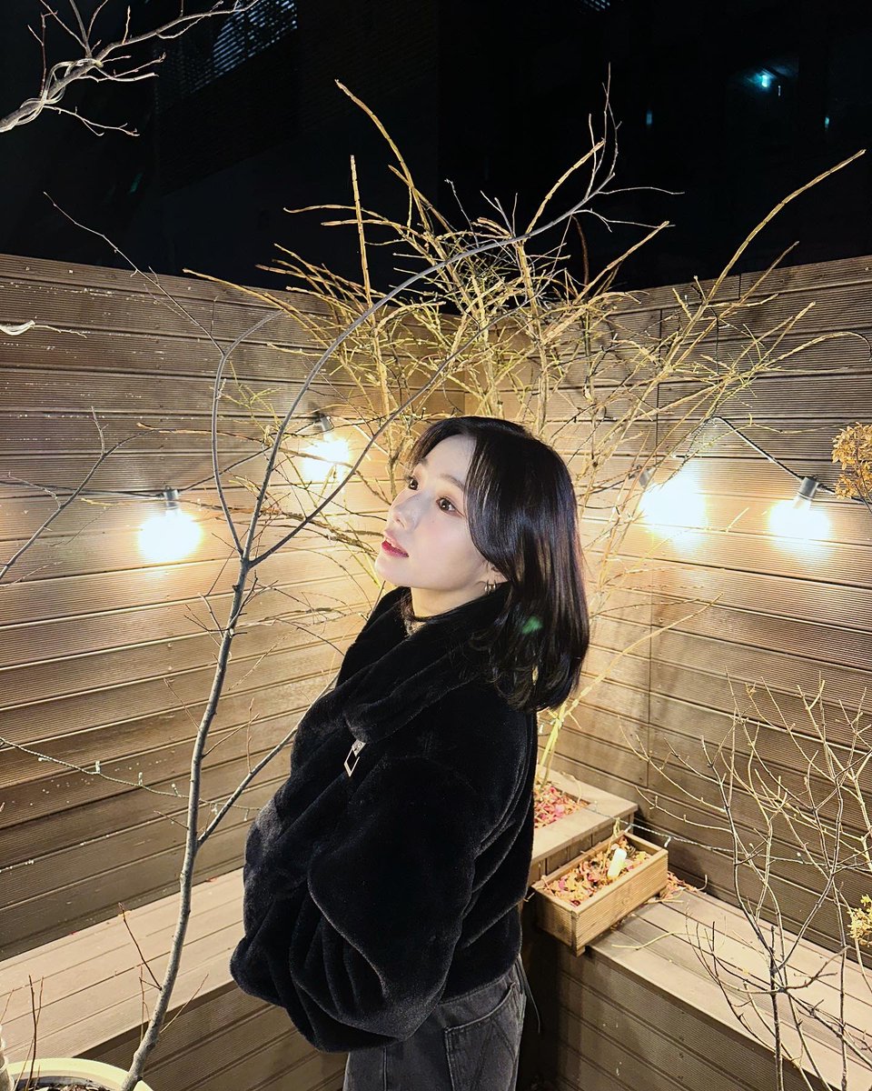 official_kep1er's tweet photo. 케플리안 해피 크리스마스💚❤️

#서영은 #YOUNGEUN
#Kep1er #케플러 https://t.co/U7q4rhJkeZ