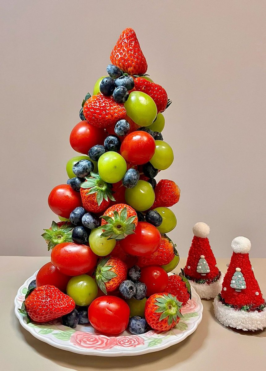 flkelleher's tweet photo. Wishing you a berry Merry Christmas filled with sweetness and joy. 😋 https://t.co/ZpRDlJajr6