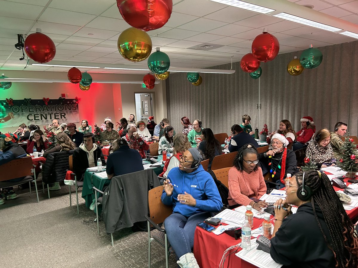 As long as #Santa is still on his magical journey, we are still tracking here at the call center. 

🫡Call 1-877-Hi-NORAD and ask where Santa is!! 

Thank you volunteers for helping make this possible. 

#NORADTracksSanta #NTS23
🇺🇸#WeHaveTheWatch🇨🇦