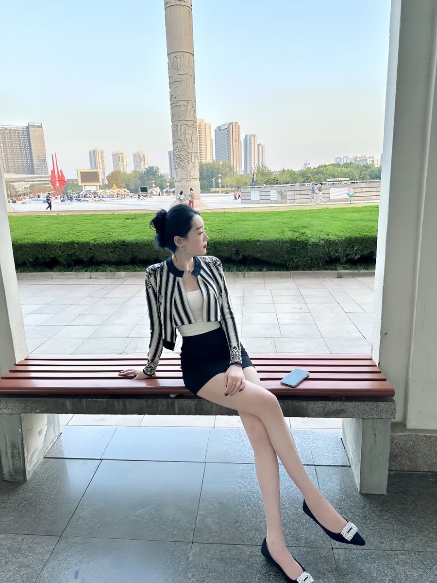 Xbbwhhh's tweet photo. @STAY_COOL441302 李雪是我的圣诞泄欲母狗 https://t.co/i8aW5k0sbe