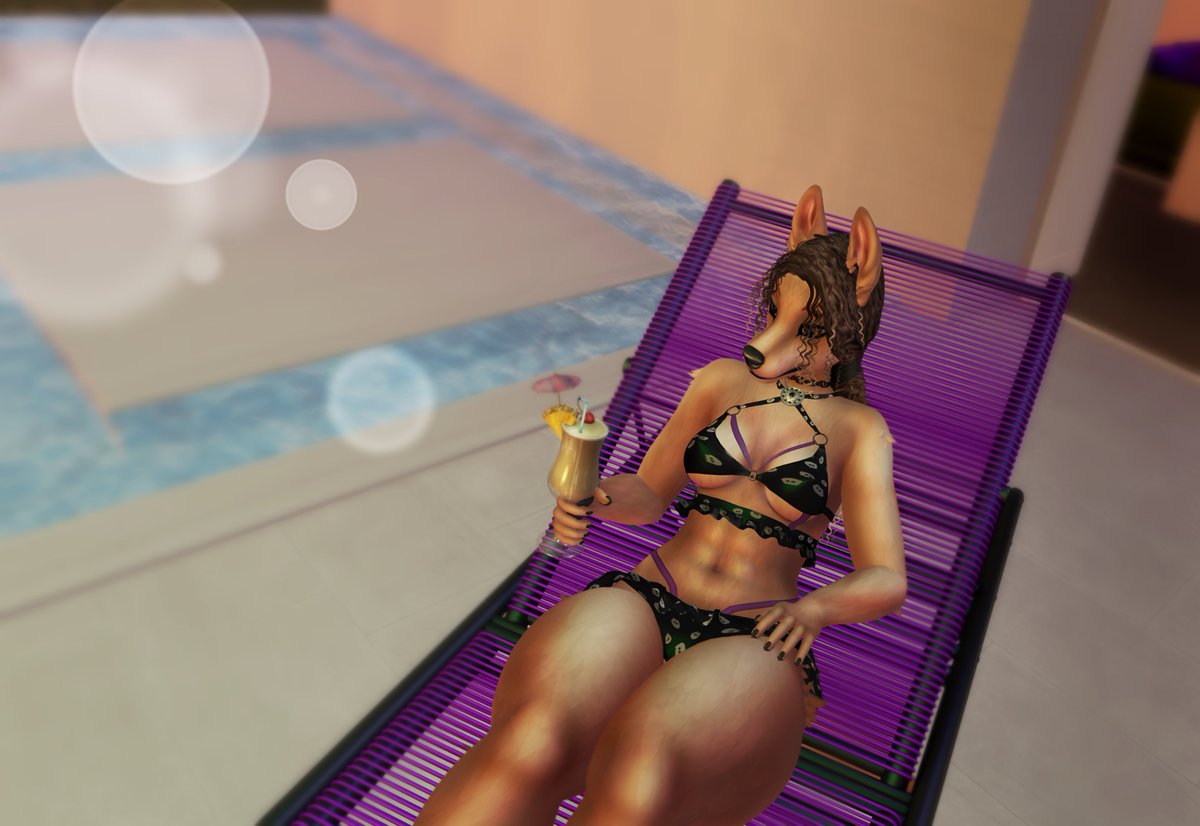 Everyone enjoying their snowy white Christmases...

Well. I just landed back to visit family in Brazil, at the family home in Belo Horizonte... and me personally? I'm catching up on some sun~ 

Merry Christmas. If you think this is nice, just wait til I throw DOWN in 2024~