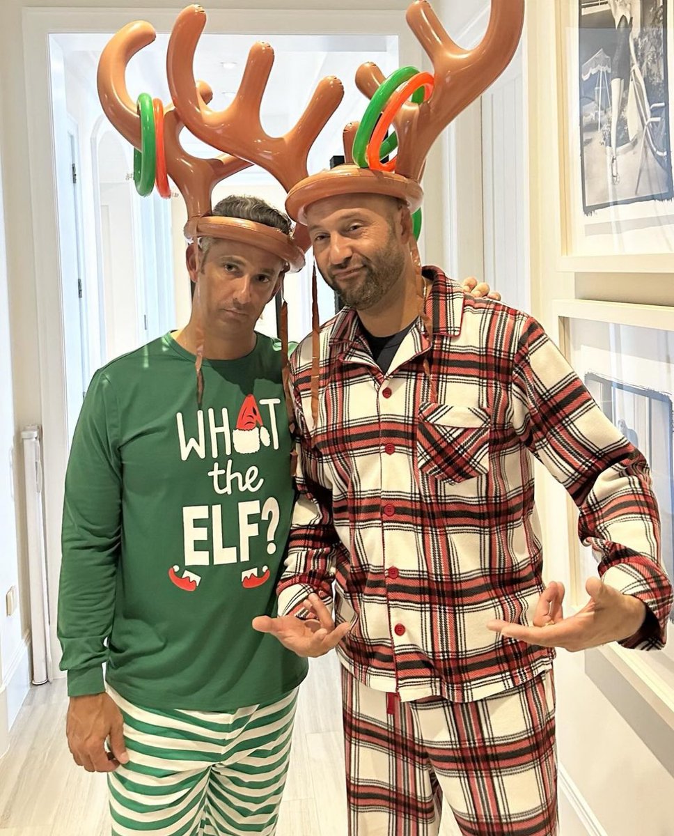 derekjeter's tweet photo. Happy Holidays!!! https://t.co/NxERaTeM96