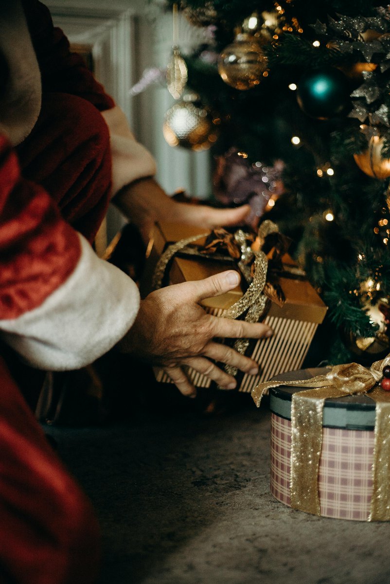 Resgrid's tweet photo. 🎄🚑👮‍♀️ Happy Holidays to our amazing first responders! 🎅🎁❤️ Your dedication and bravery are truly inspiring. Thank you for keeping us safe throughout the year. 🙌🌟 Let's spread some holiday cheer! 🎉🎊 #HappyHolidays #FirstResponders #StaySafeAndHealthy 🎅🚒👩‍⚕️ https://t.co/li84oS4JRZ