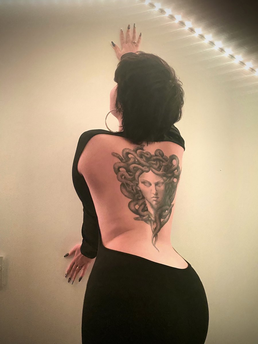 BessonCapucine's tweet image. Elle veillera sur moi (admirez svp)