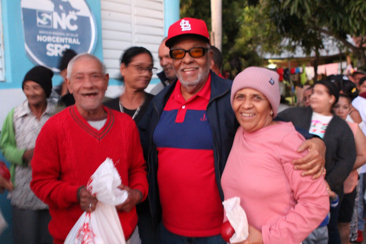 En este día de noche buena deseo que todos lo hogares tengan Prosperidad,sobretodo paz y que el señor Dios reine en cada corazón;Feliz noche buena. Tú amigo de siempre Máximo Castro.