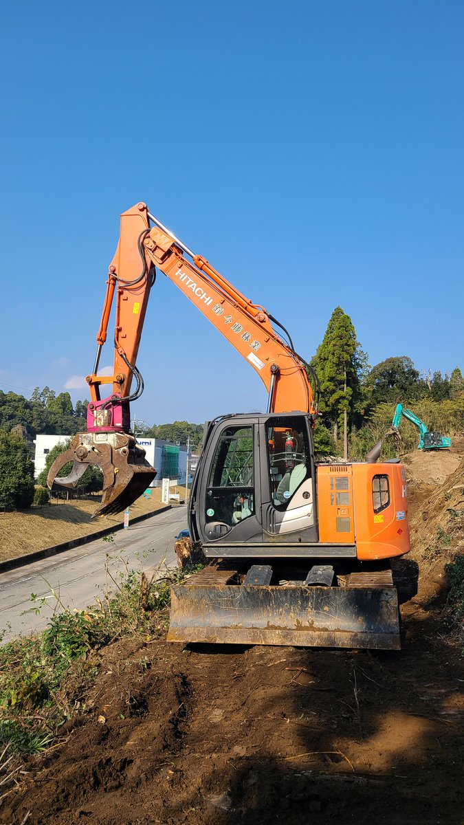 forestrykago's tweet photo. やっぱ乗り慣れた林業機械
#フェラーバンチャ
#HITACHI
#ZX135us https://t.co/aiCSl63mcq