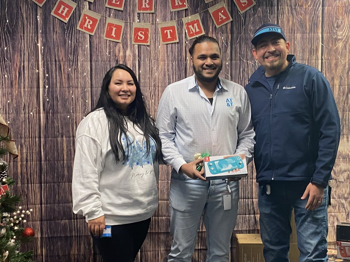 Our 6th winner was @TuragAnwarVSE! He went home with a Nintendo Switch Lite! 🎁🎮 Congratulations Sir! 🎉 Turag represents Dallas 6, AKA Team Showtime! The team is led by Sales Manager @Malika_NTX and Sales Lead @troy_orr! #LifeAtATT @WeRtheNAC @OSA_Teams @VirtualSalesExp