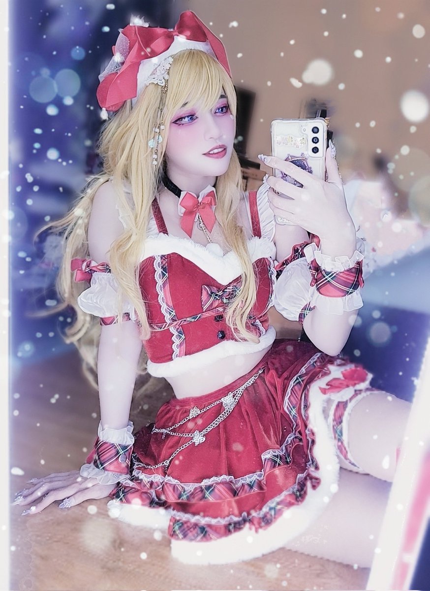 Bewwi Christmas 🎄 from a SCUFFED Navia Santa cosplay 💛