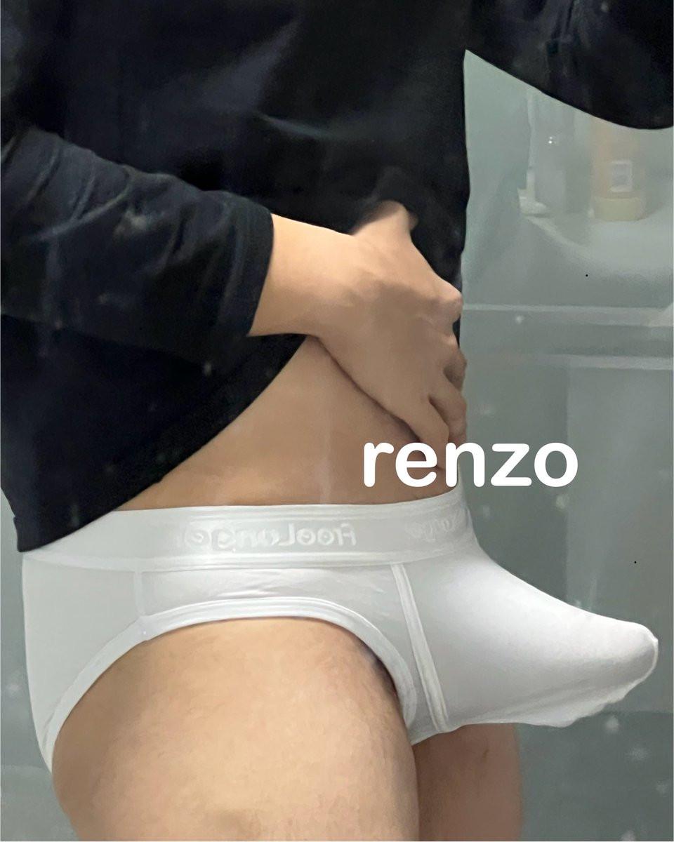 Roamingback's tweet photo. 你们穿内裤勃起的时候喜欢往前顶着还是往上放？
对我来说往哪放取决于内裤弹性和囊袋大小，有时候往前顶了伸展不开，有时候往上放会感觉整根鸡巴被包裹住，不过看起来都很性感🤣🤣 https://t.co/fwBFEe6tsB