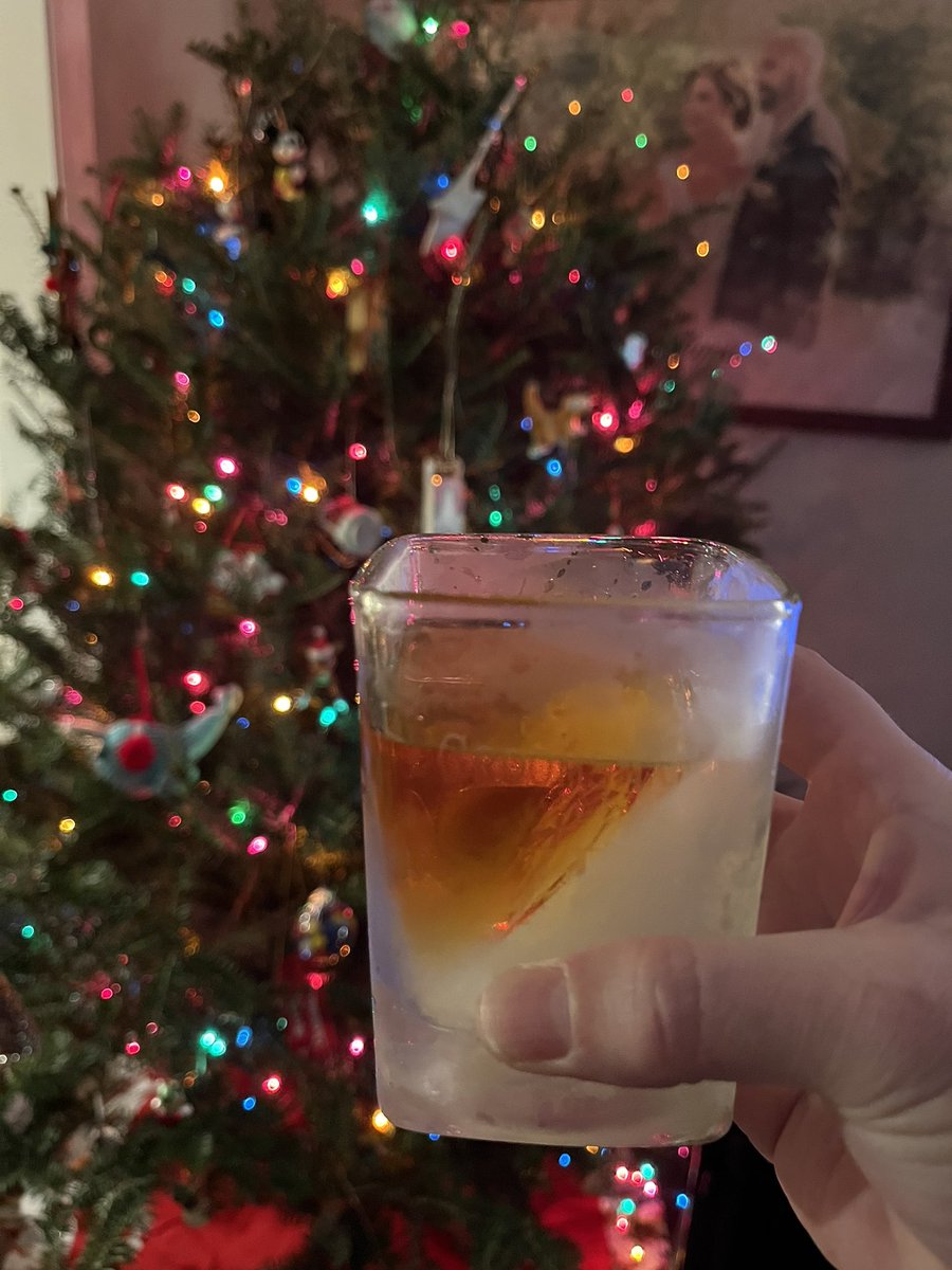 ZackDeuce's tweet image. After all there’s only one more sleep till Christmas. Cheers!
#ChristmasEver #WrappingPresents #MuppetChristmasCarol