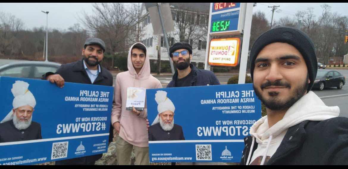 MKA_Boston's tweet image. Boston Majlis had their first "tabligh" event. The literal definition of "tabligh" means "to convey". Few members from the Boston Majilis, went outside to give the message of Islam Ahmadiyya. #boston #Ahmadiyya  #MKA