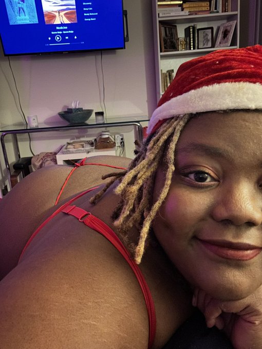 Ho Ho Ho&hellip; Happy Holidays 🎅🏾 https://t.co/kEGzQgA0L6