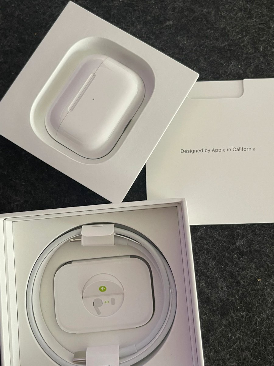 alberooscar56's tweet photo. 我心水的耳機
就是喜歡黑白灰的東西。音質絕絕子。 https://t.co/n6LlQPNDUg