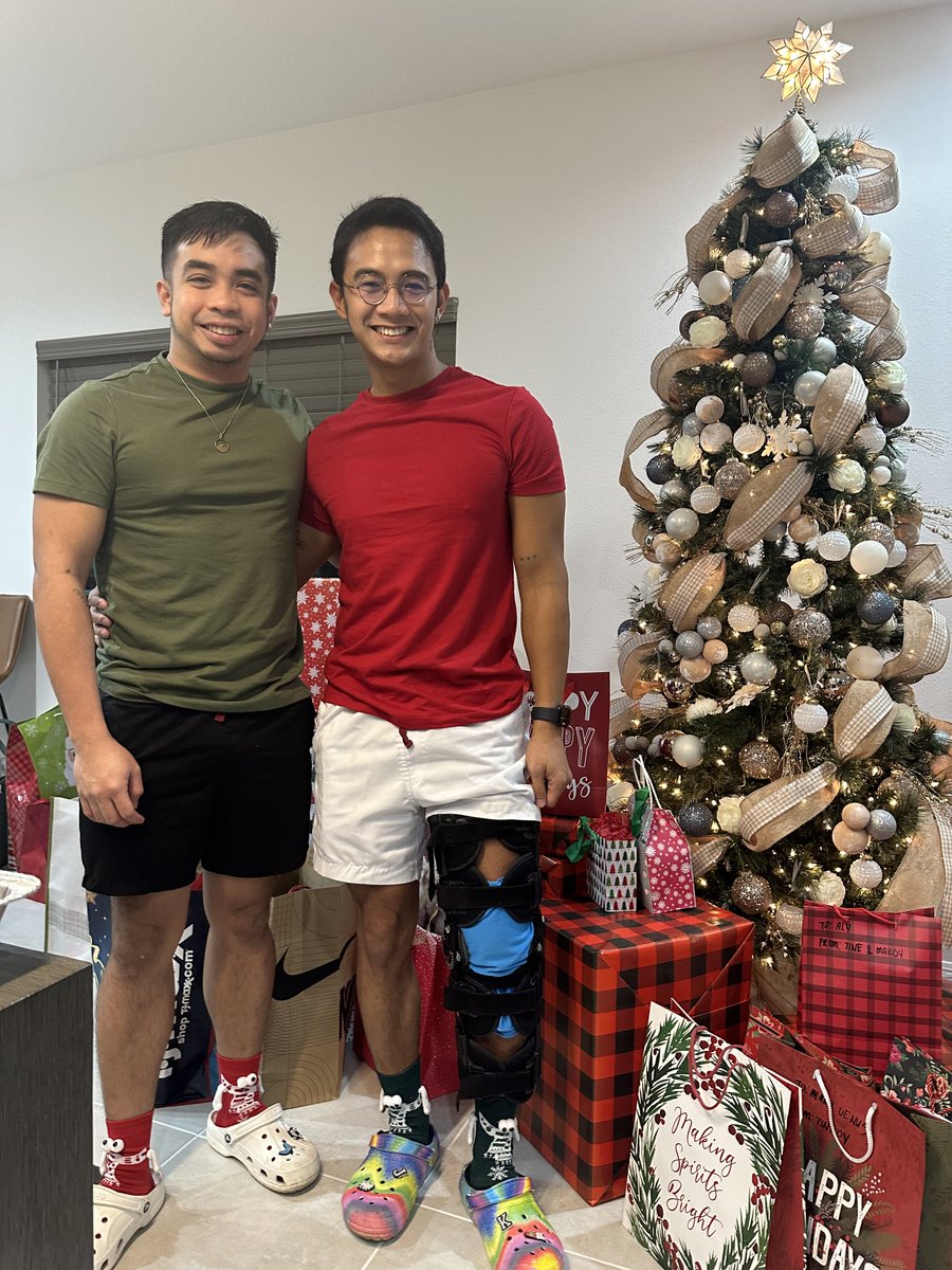 gymbrodiscus's tweet photo. Merry Christmas from Andres-Olano! https://t.co/UdzqYQT211