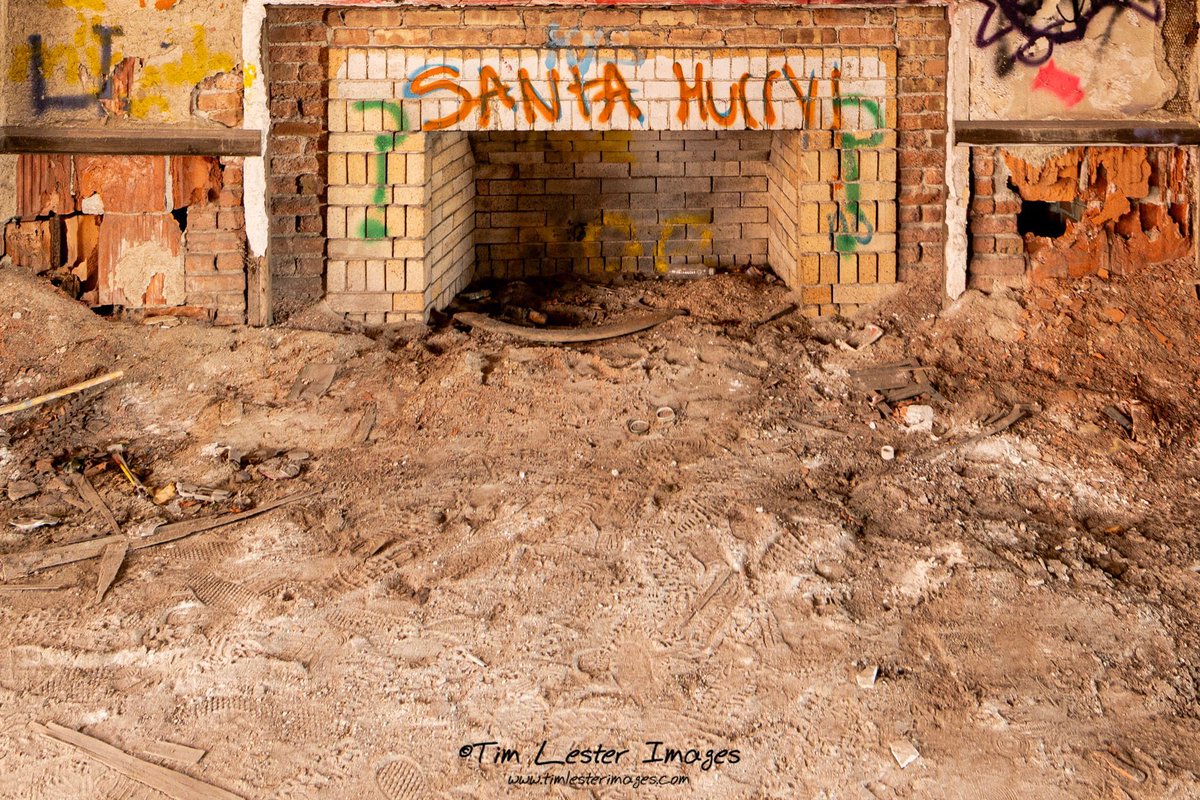 Hopefully, everyone is prepared for Christmas and your fireplace looks nothing like this, not sure Santa would be prepared for a location like this. Happy Holidays to all! #happyholidays #merrychristmas🎄#abandondedplaces #santahurry #santawillbeheresoon🎅