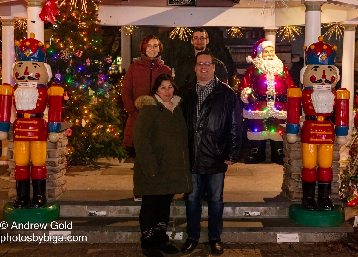 Baldassano's tweet photo. From my family to yours, have a very Merry Christmas, Happy Holidays, and Peace & Love to everyone's families, friends, my twitter compadres. Compound Friends, and those around the world.  Be safe and may the Joy of the season fill your hearts.  thanks to @biga614 for the photography.