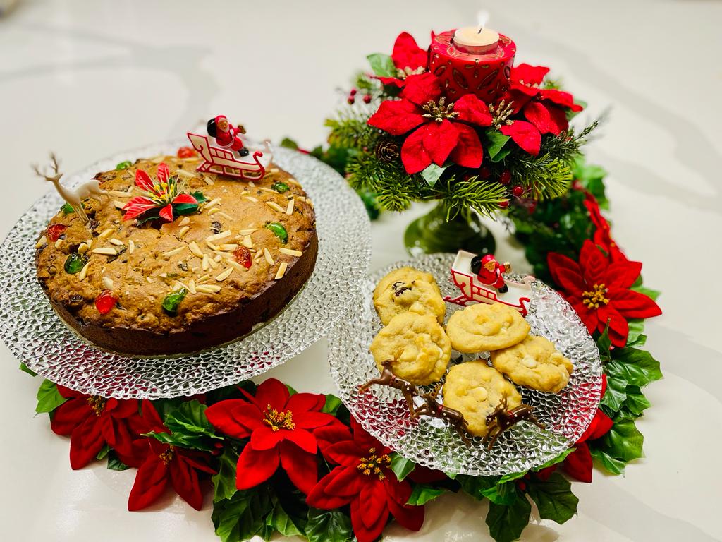 RupakChatto's tweet photo. Homemade treats for Santa. https://t.co/gFEe9ptIib