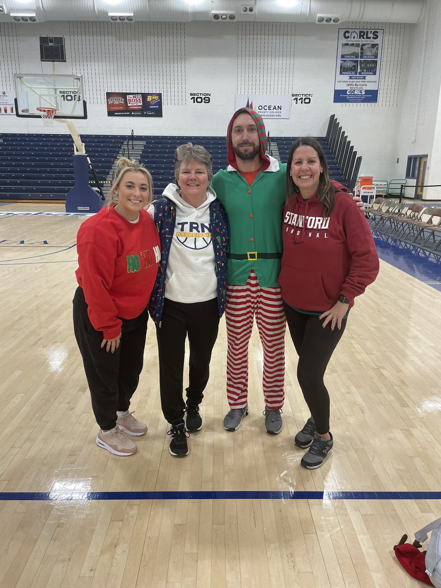 Annual Xmas Eve/Alumni Day… missing a few due to the  sickness bug but great morning for the Lady Mariners.
#alwaysaladymariner